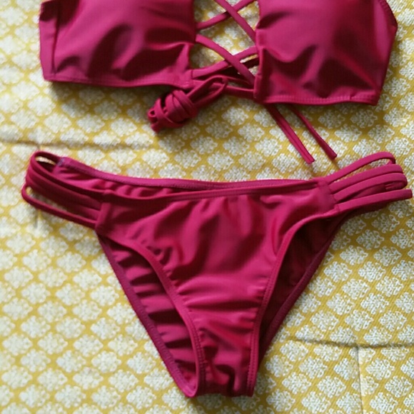 Red set strappy  high neck bikini set - Picture 3 of 3